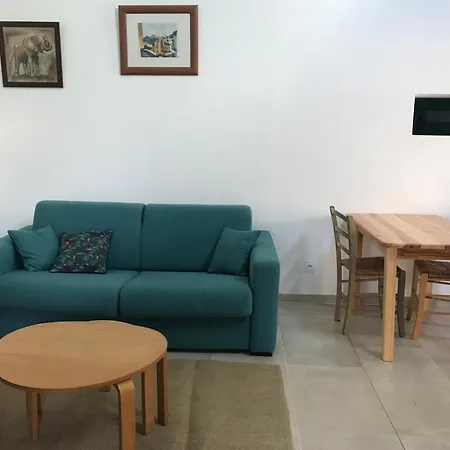 Dans Un Petit Village Pyreneen