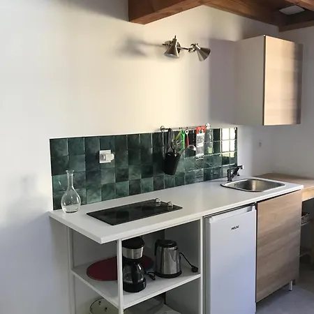 Dans Un Petit Village Pyreneen Lezignan