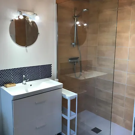 Dans Un Petit Village Pyreneen * Lezignan